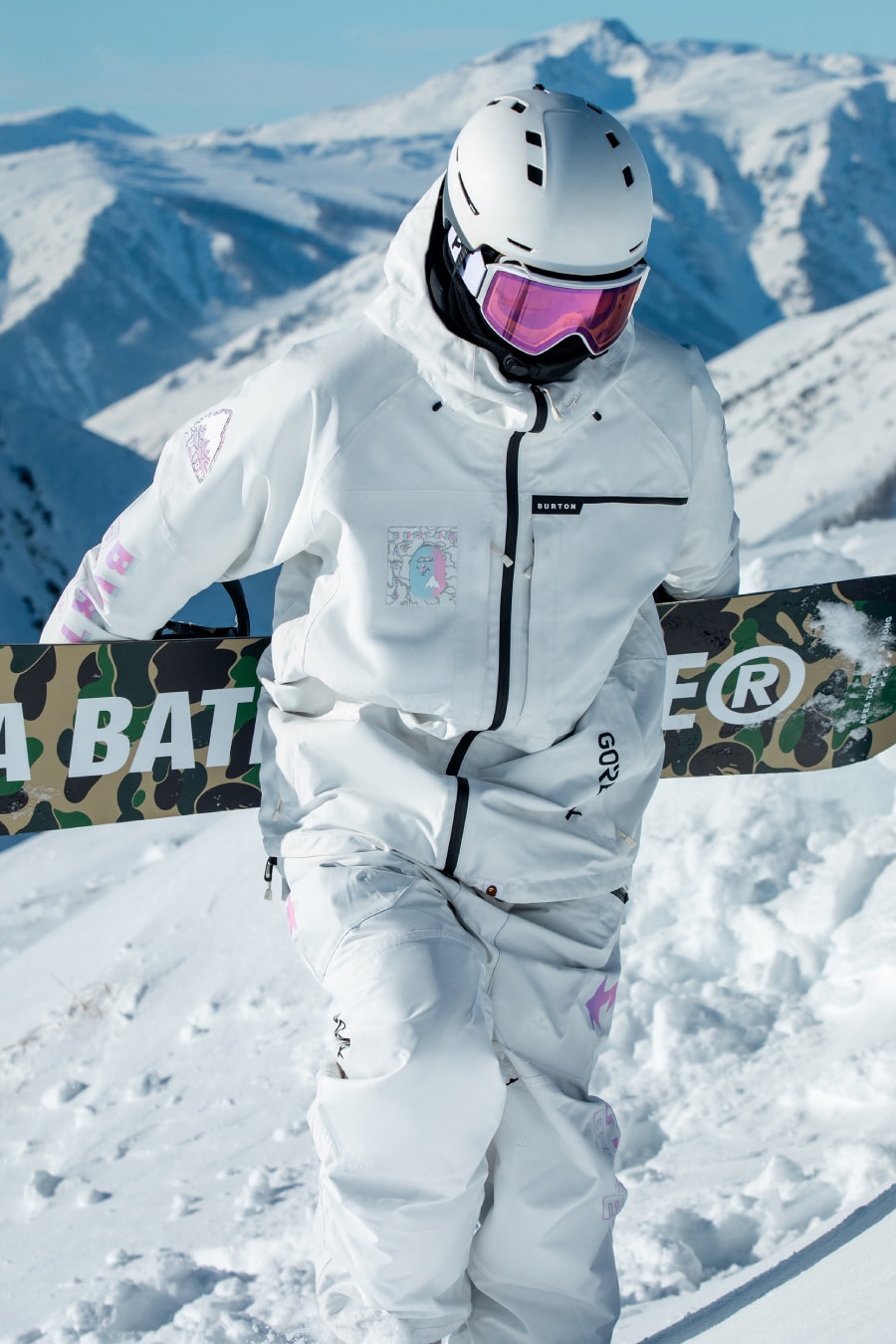 A BATHING APE® 携手 BURTON 发布联名滑雪服系列