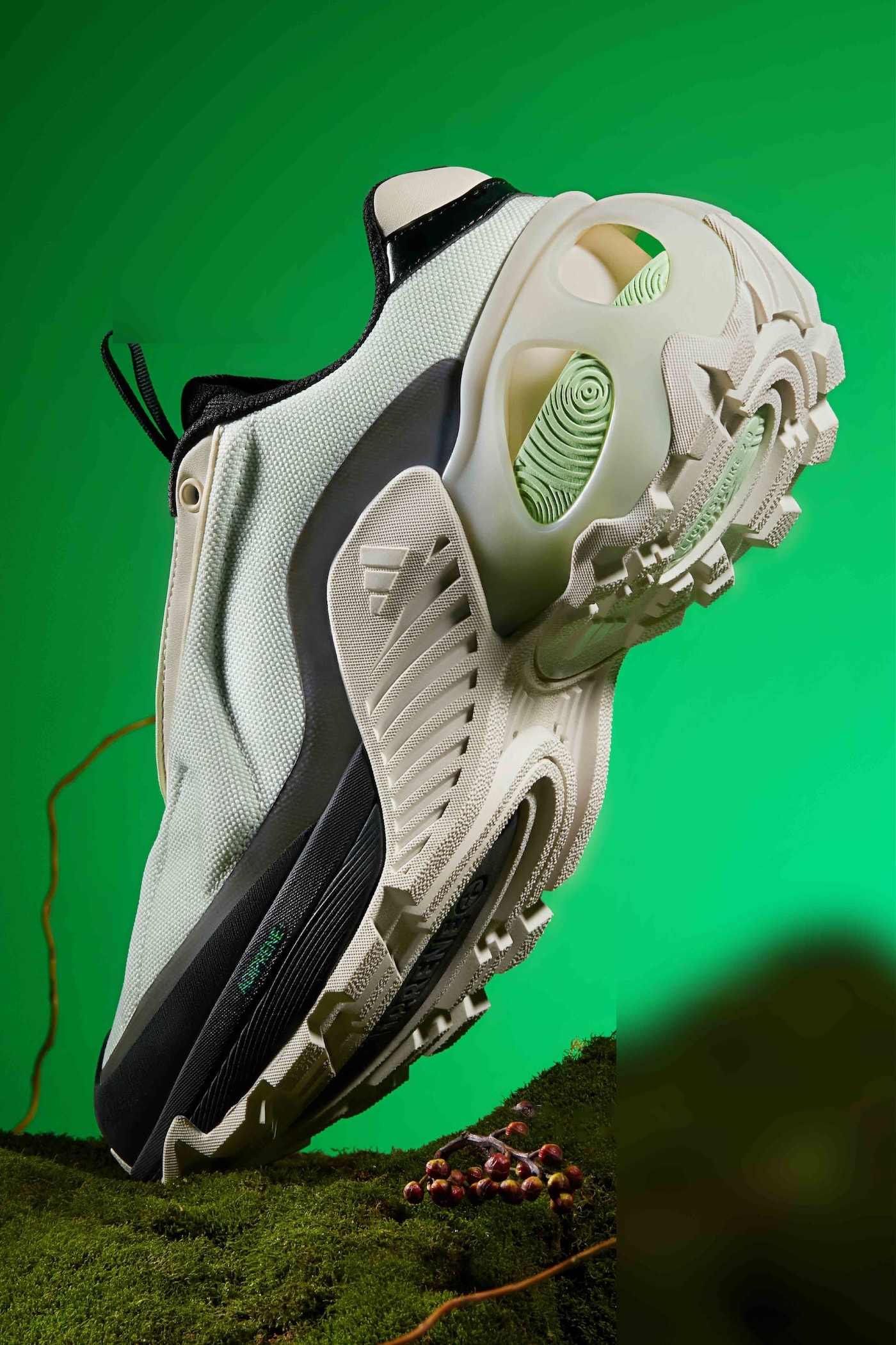 adidas Sportswear 推出全新「轻机甲鞋」系列 