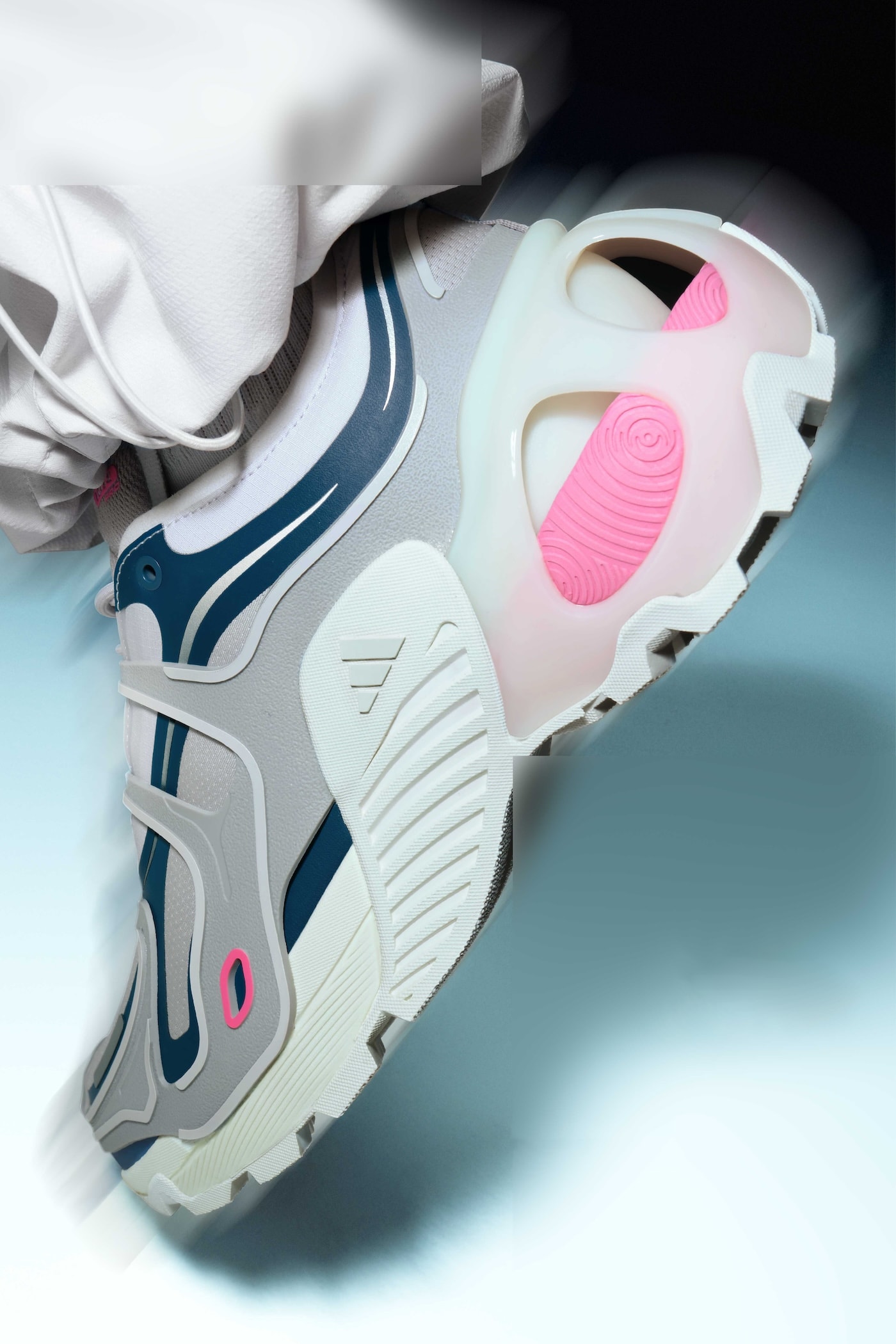 adidas Sportswear 推出全新「轻机甲鞋」系列 