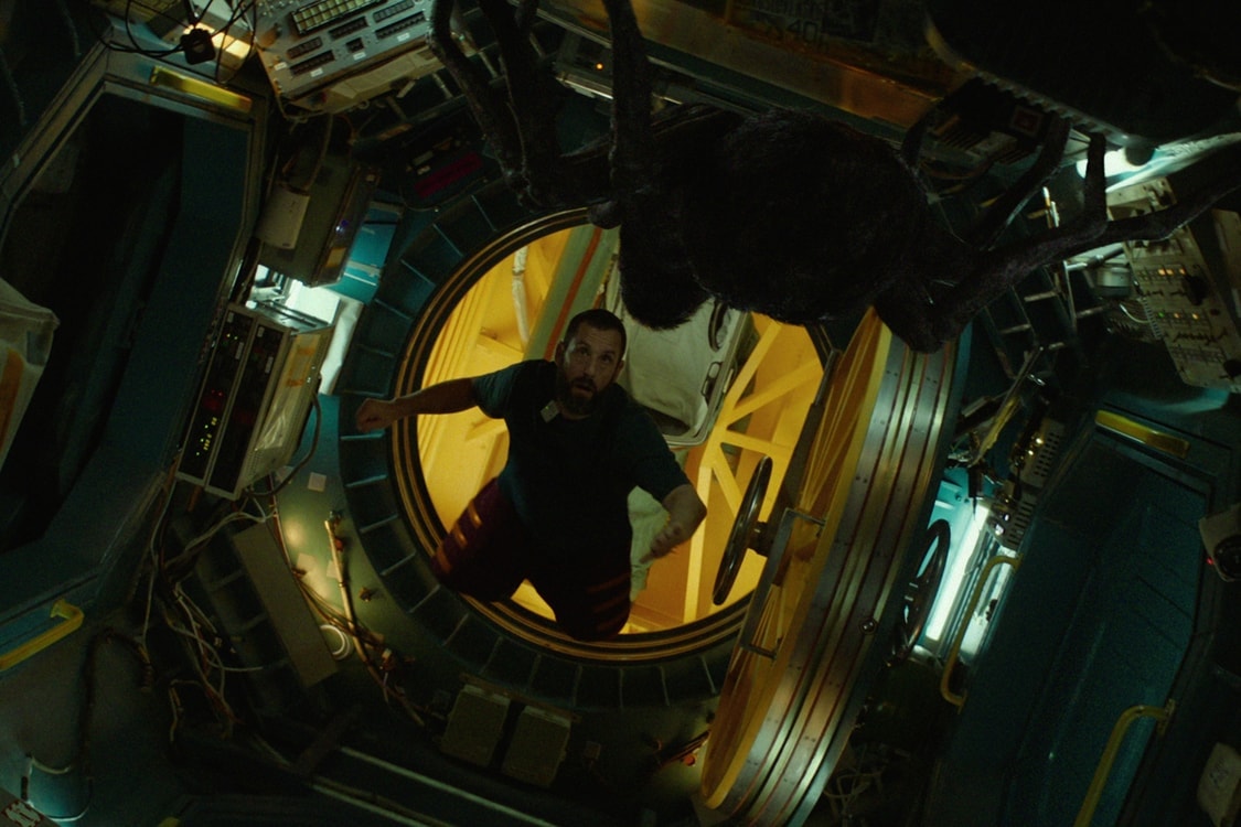 Adam Sandler 主演 Netflix 最新科幻电影《Spaceman》释出首波预告