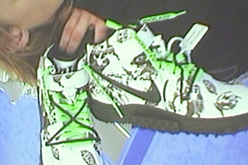 Off-White™ 再度携手 Nike 释出 AF1 Mid 全新联名鞋款