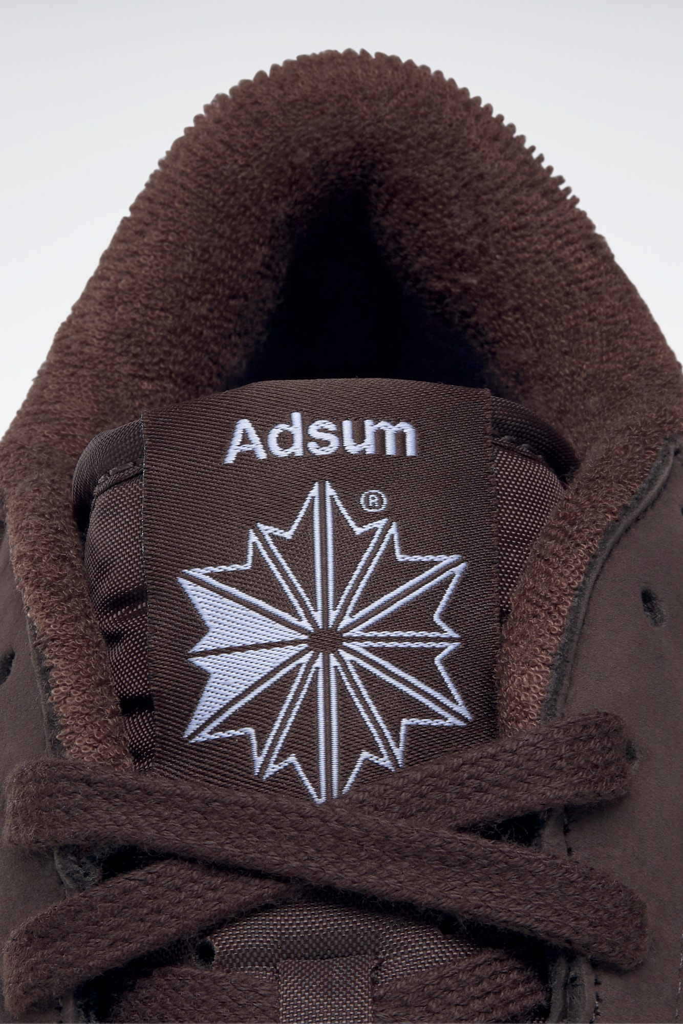 Reebok x Adsum Club C Mid II 联名复古板鞋发售