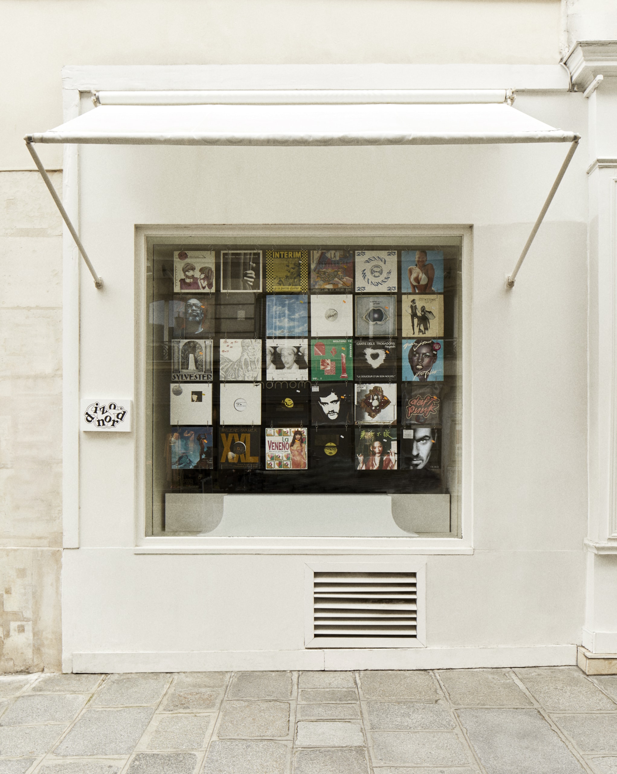Courrèges 携手独立黑胶唱片店 Dizonord 打造巴黎 Pop-Up