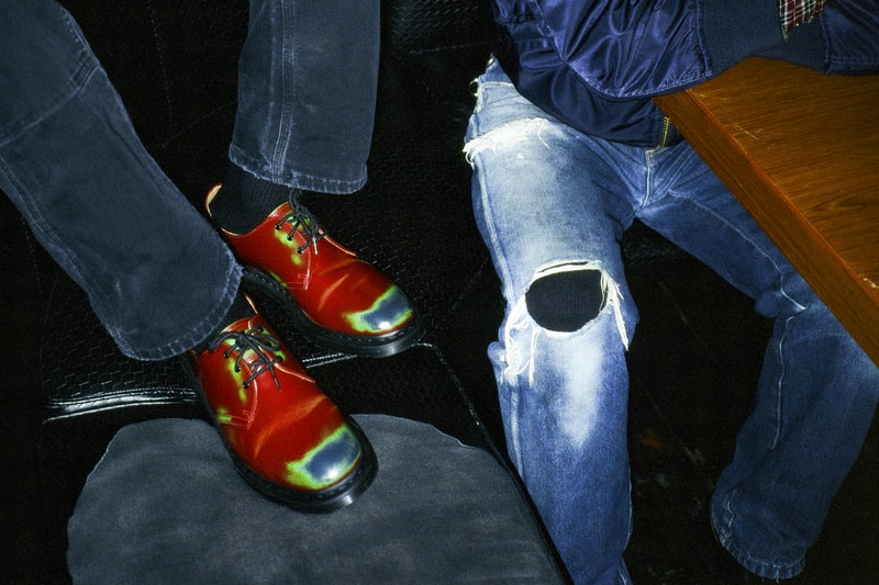 Supreme x Dr. Martens 2024 春季联名系列发布 Supreme x Dr. Martens 2024 春季联名系列发布