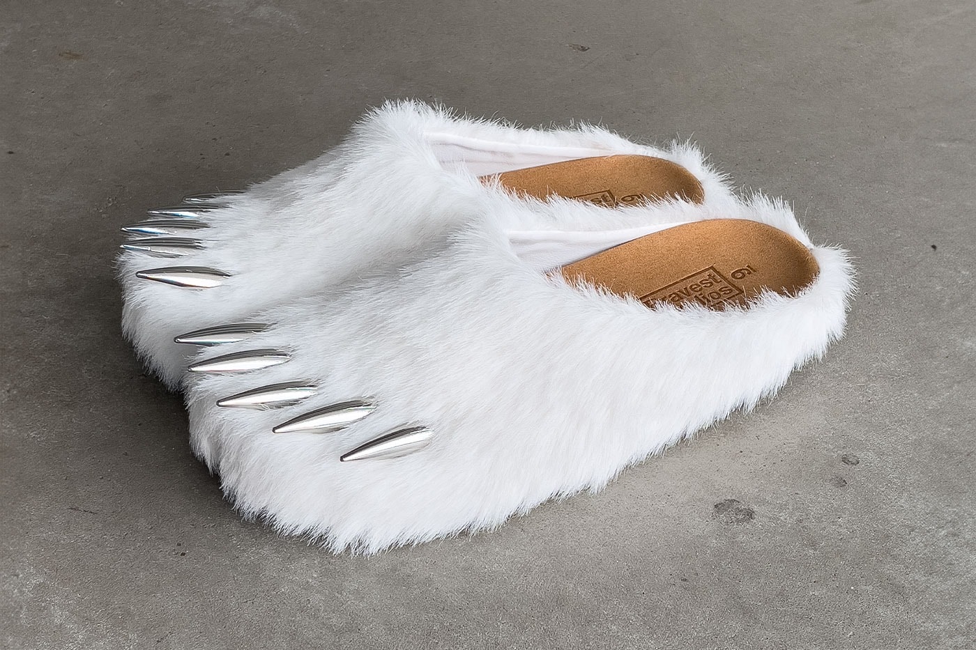 Bravest Studios 推出酷似「北極熊」腳掌外型穆勒鞋