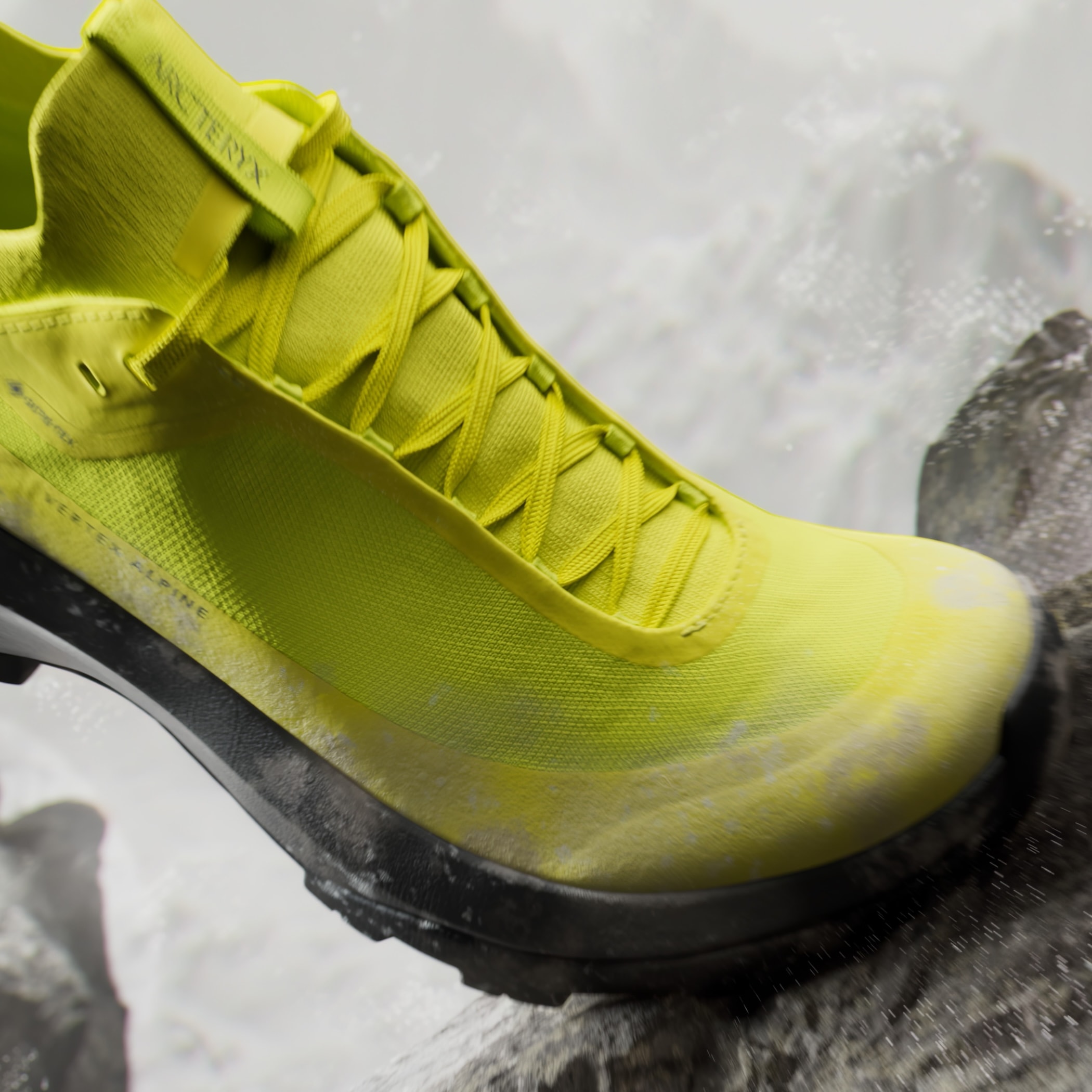 ARC'TERYX 推出首个自主设计鞋履系列