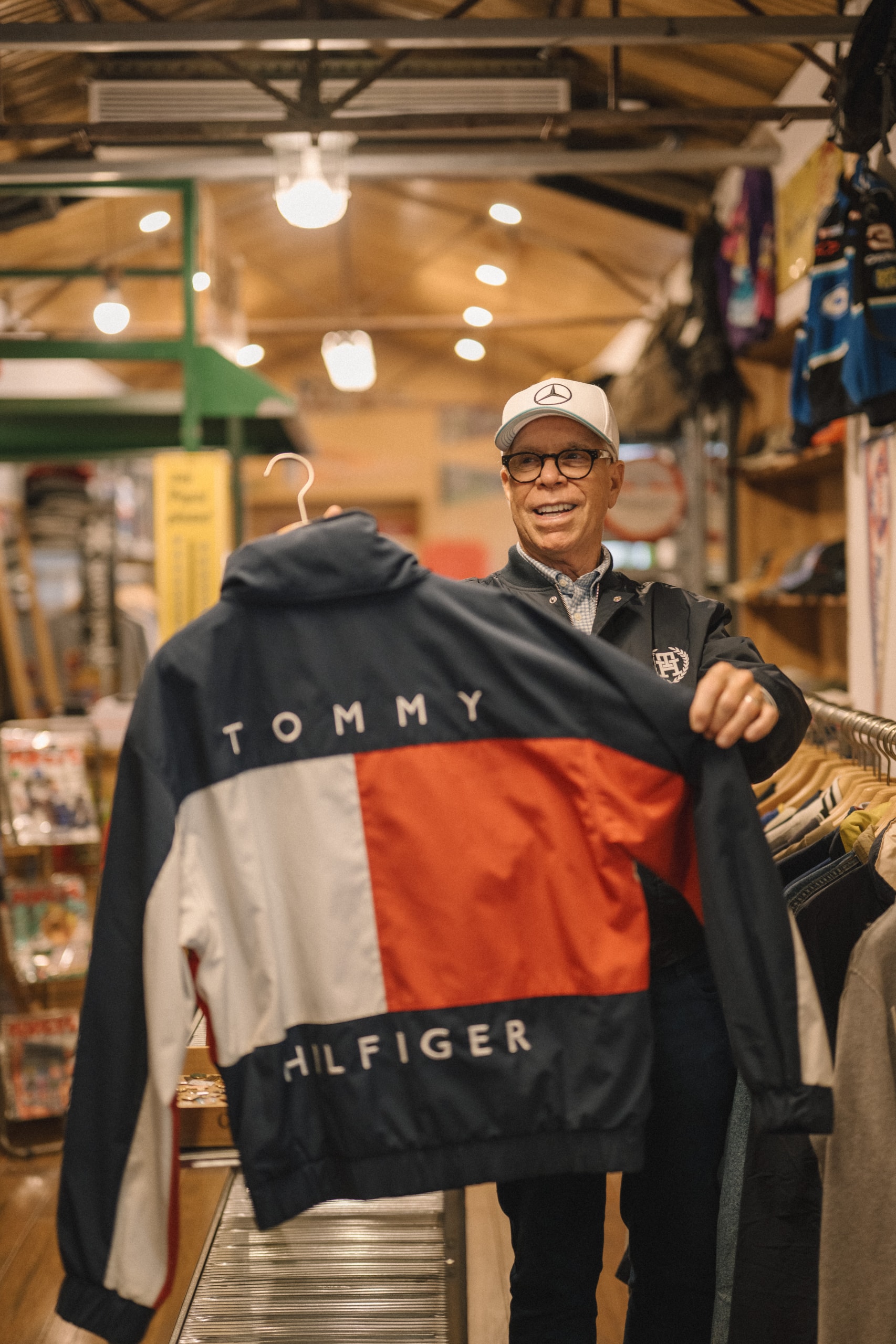 畅聊古着文化，跟随 Tommy Hilfiger 创始人探访上海 Vintage 店铺