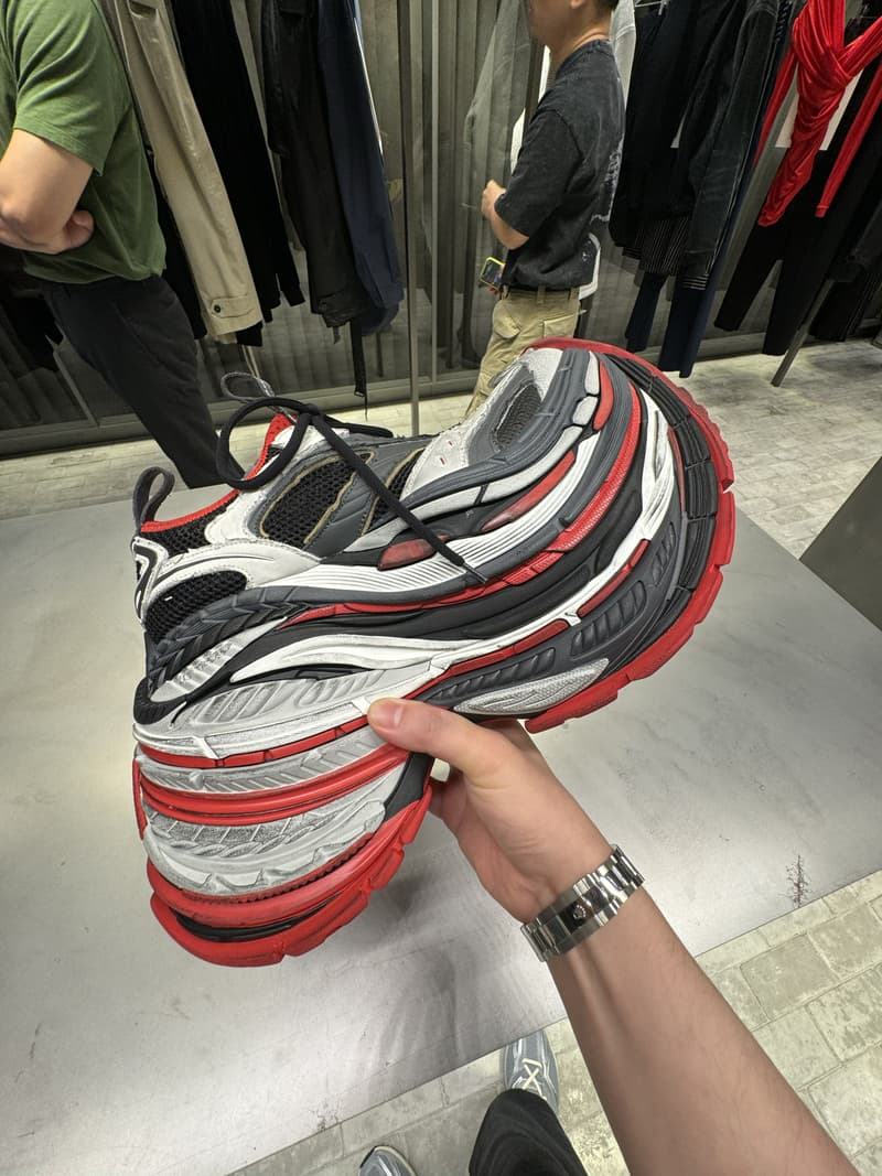 率先预览 Balenciaga 2025 春季系列单品