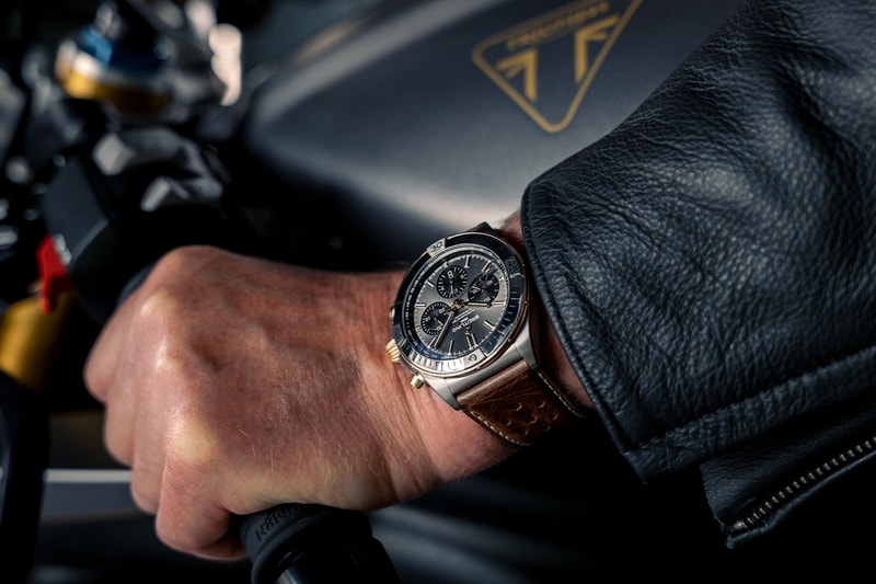 Breitling 携手 Triumph 打造第三回全新联名表款与重机 Breitling 携手 Triumph 打造第三回全新联名表款与重机