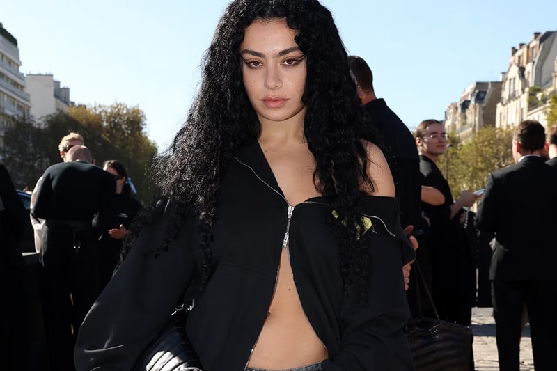 Charli XCX 发布最新专辑《Brat》 Charli XCX 发布最新专辑《Brat》