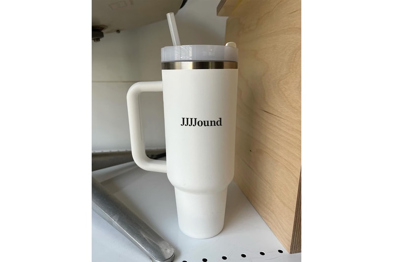 JJJJound x Stanley 最新联名保温瓶率先亮相 JJJJound x Stanley 最新联名保温瓶率先亮相