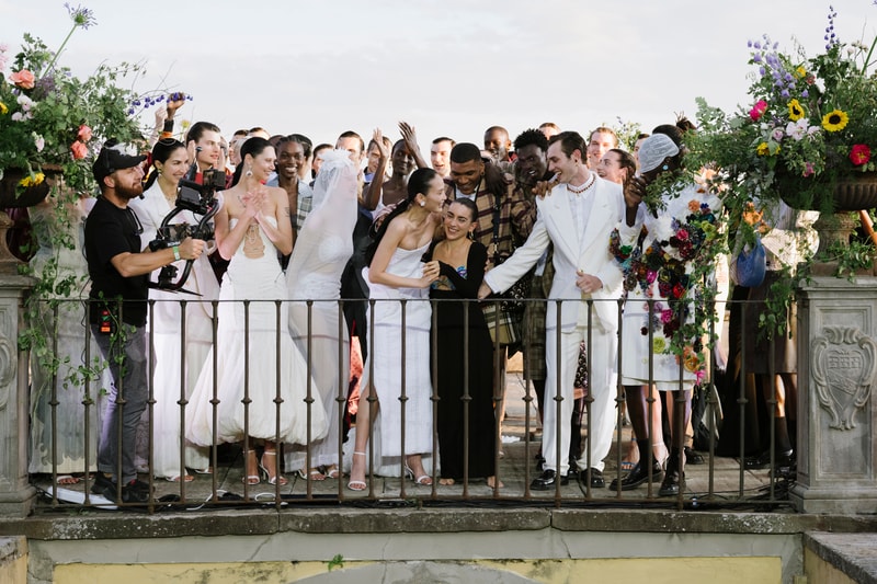 从 Marine Serre 庄园大秀到 Paul Smith 再度归来,回顾 Pitti Uomo 106 亮点环节与全新风貌 从 Marine Serre 庄园大秀到 Paul Smith 再度归来,回顾 Pitti Uomo 106 亮点环节与全新风貌