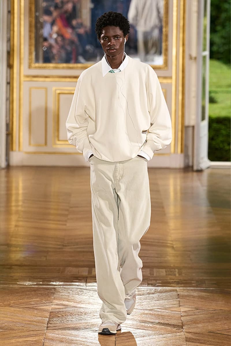 AURALEE 發佈 2025 春夏系列大秀