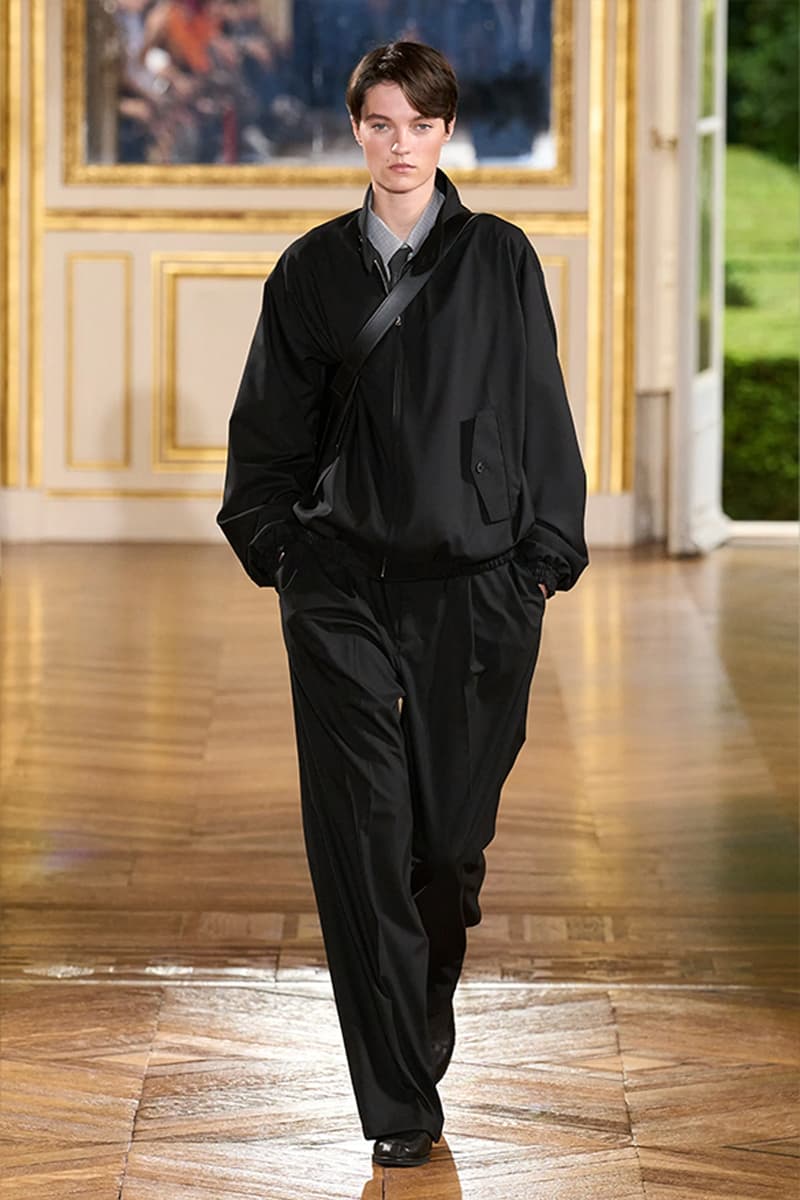 AURALEE 發佈 2025 春夏系列大秀