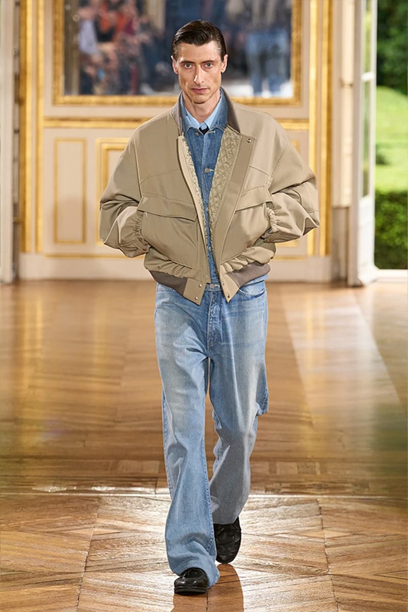 AURALEE 發佈 2025 春夏系列大秀