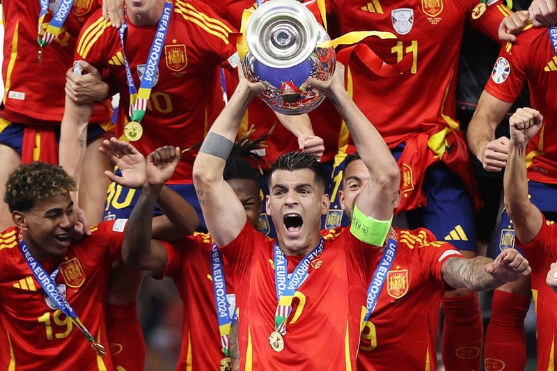 四度封王!西班牙 2:1 击败强敌英格兰夺下欧洲杯冠军奖杯 四度封王!西班牙 2:1 击败强敌英格兰夺下欧洲杯冠军奖杯