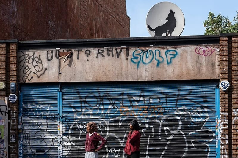 Banksy 涂鸦新作揭幕几小时后遭窃 Banksy 涂鸦新作揭幕几小时后遭窃