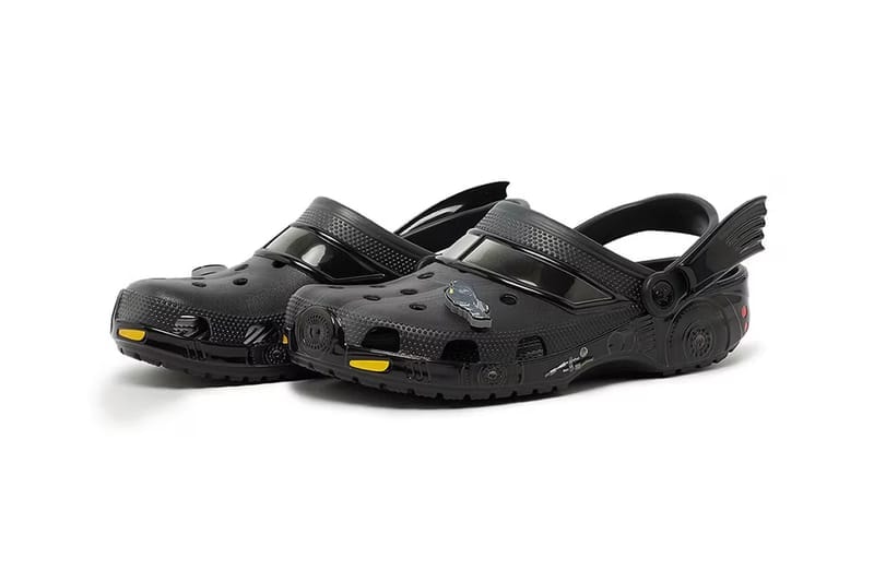 把蝙蝠车穿在脚上?Crocs 推出蝙蝠侠「Batmobile」造型最新联名鞋款 把蝙蝠车穿在脚上?Crocs 推出蝙蝠侠「Batmobile」造型最新联名鞋款