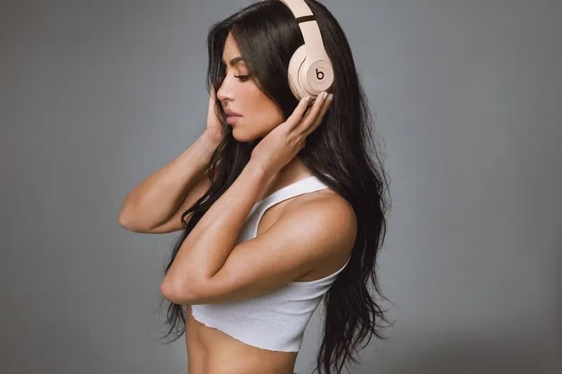 Kim Kardashian 攜手 Beats 打造 Beats Studio Pro 全新聯名耳機