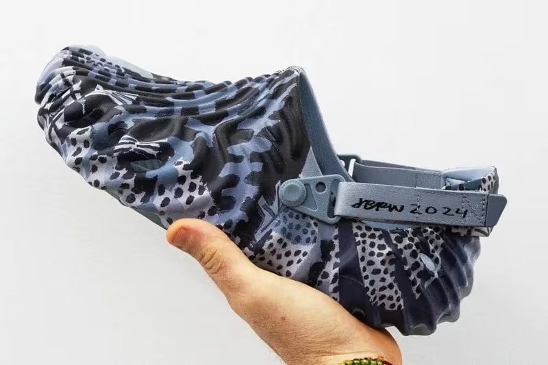 Salehe Bembury 携手 Jonas Wood 打造全新 Crocs Pollex Clogs 鞋款 Salehe Bembury 携手 Jonas Wood 打造全新 Crocs Pollex Clogs 鞋款