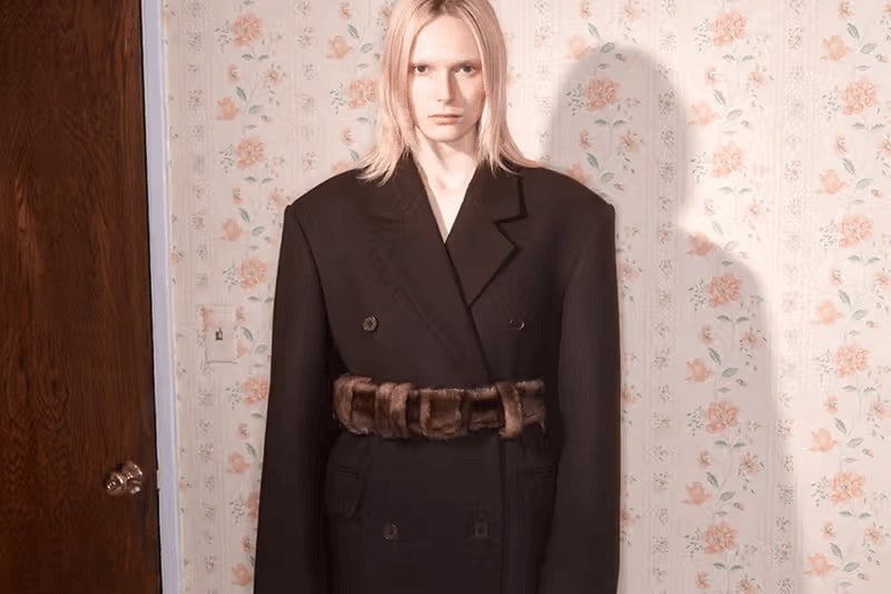 WE11DONE 发布 2024 秋冬系列「Tilt, Swivel」形象大片 WE11DONE 发布 2024 秋冬系列「Tilt, Swivel」形象大片