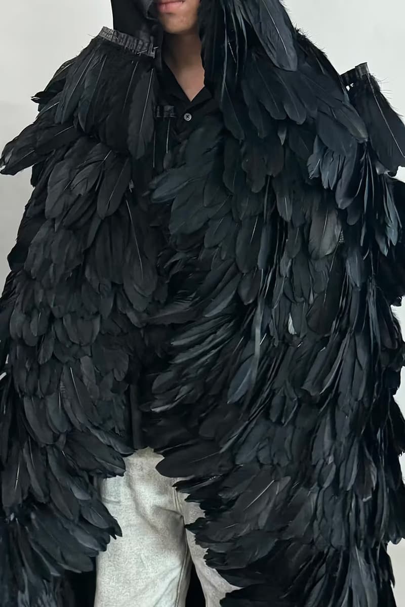 是誰設計 Ty Dolla $ign 於《VULTURES》韓國試聽會身着的「鷲鷹」羽毛服裝？