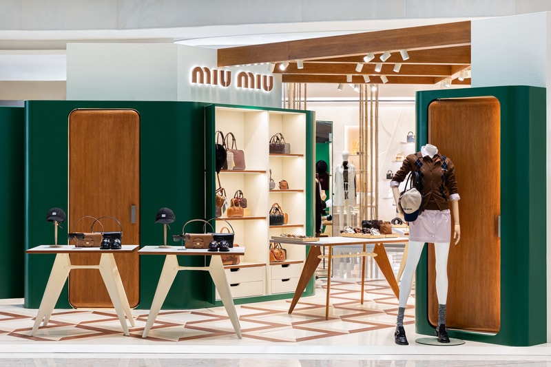 走进 Miu Miu 全新上海「Miu Balmoral」限时店 走进 Miu Miu 全新上海「Miu Balmoral」限时店