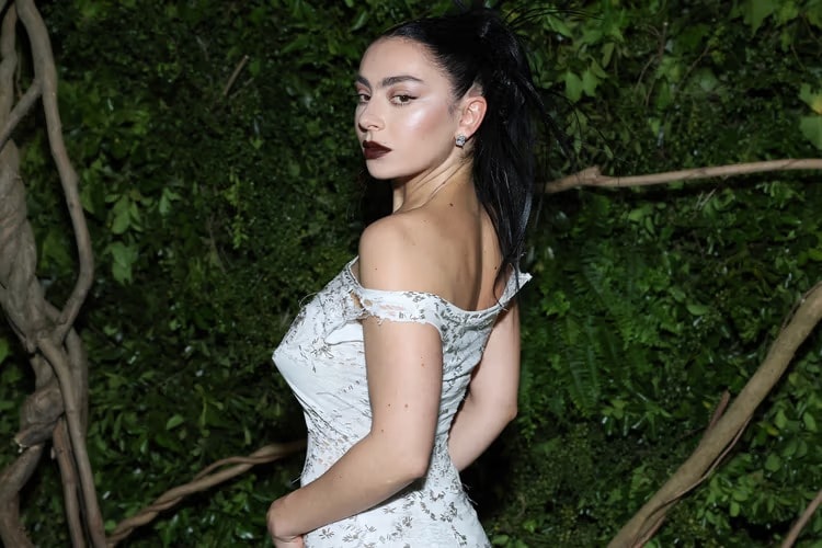 Charli XCX 宣布推出《Brat》全新 Remix 版本专辑 Charli XCX 宣布推出《Brat》全新 Remix 版本专辑