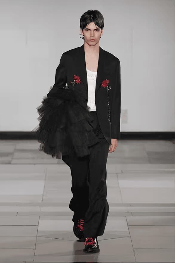 Simone Rocha 發佈 2025 全新春夏系列大秀