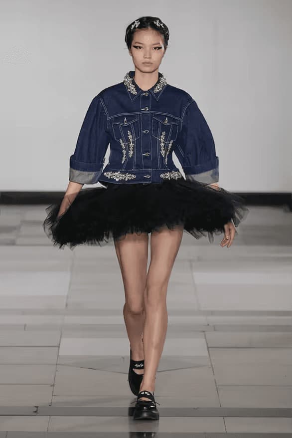 Simone Rocha 發佈 2025 全新春夏系列大秀