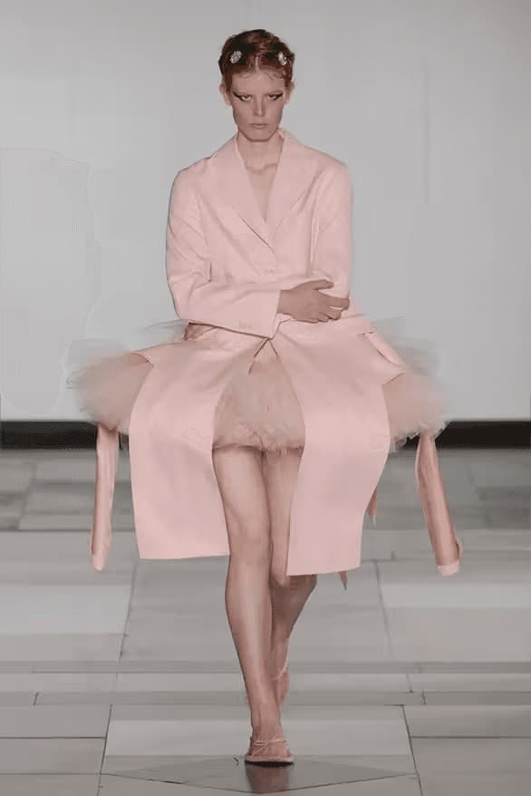 Simone Rocha 發佈 2025 全新春夏系列大秀