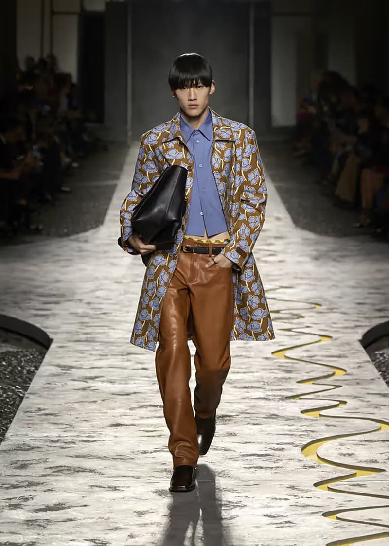 Versace 發佈 2025 春夏系列大秀