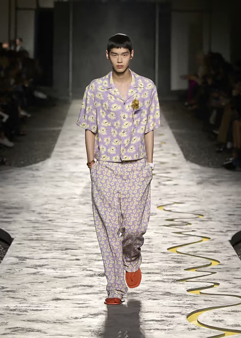 Versace 發佈 2025 春夏系列大秀