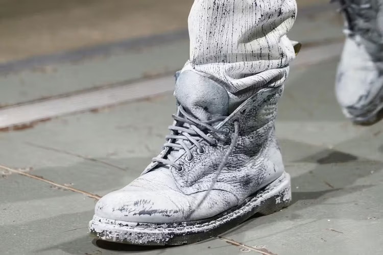率先近赏 MM6 Maison Margiela x Dr. Martens 全新联名鞋款 率先近赏 MM6 Maison Margiela x Dr. Martens 全新联名鞋款