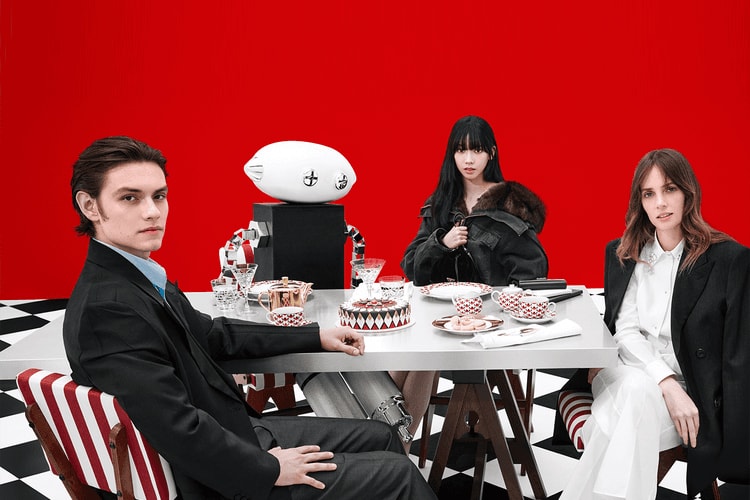 aespa 队长 KARINA、Maya Hawke 演绎 Prada Holiday 系列形象广告 aespa 队长 KARINA、Maya Hawke 演绎 Prada Holiday 系列形象广告