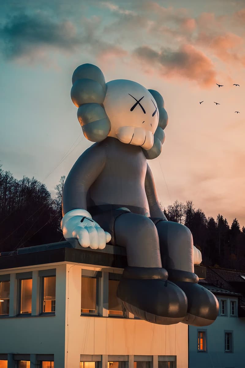 「KAWS:HOLIDAY」第十二站攜手 Audemars Piguet 登陸瑞士布拉蘇絲