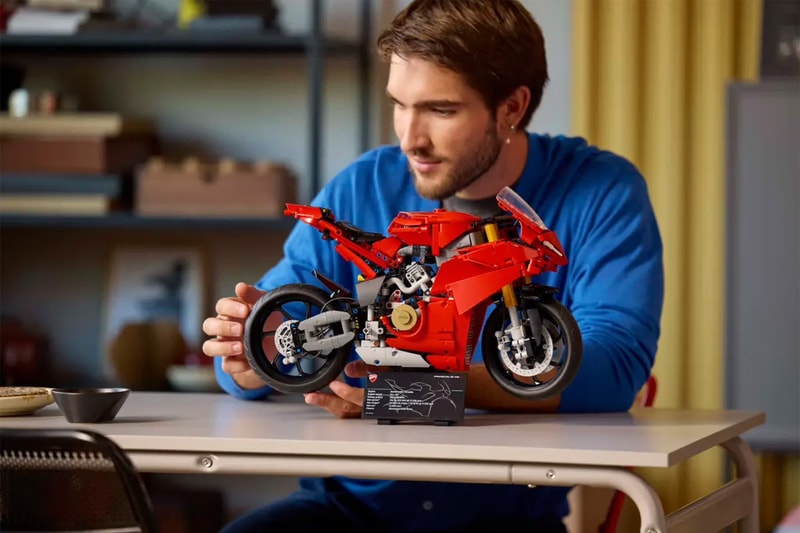 LEGO Technic 推出全新 Ducati Panigale V4 S 积木模型