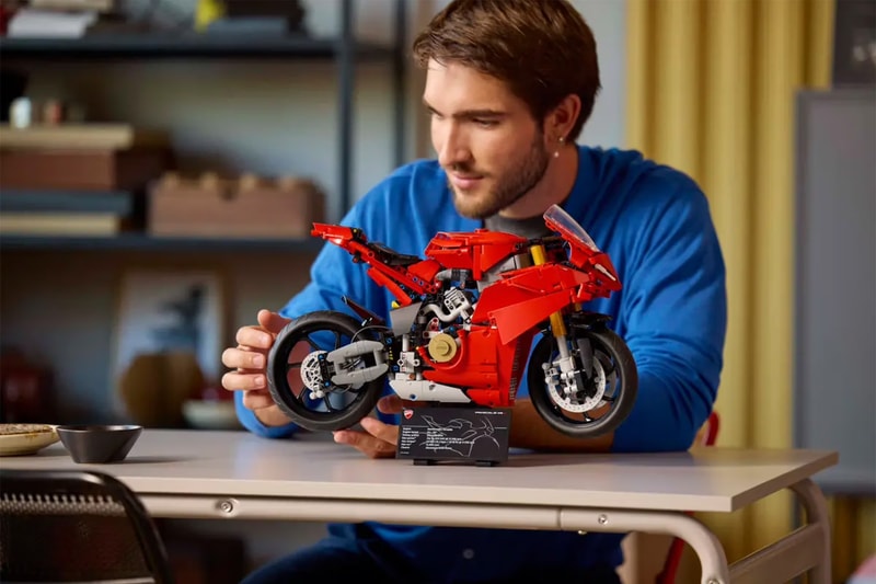 LEGO Technic 推出全新 Ducati Panigale V4 S 积木模型 LEGO Technic 推出全新 Ducati Panigale V4 S 积木模型