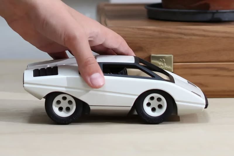 Playforever 新款 UFO Colomba 科幻概念跑車登场
