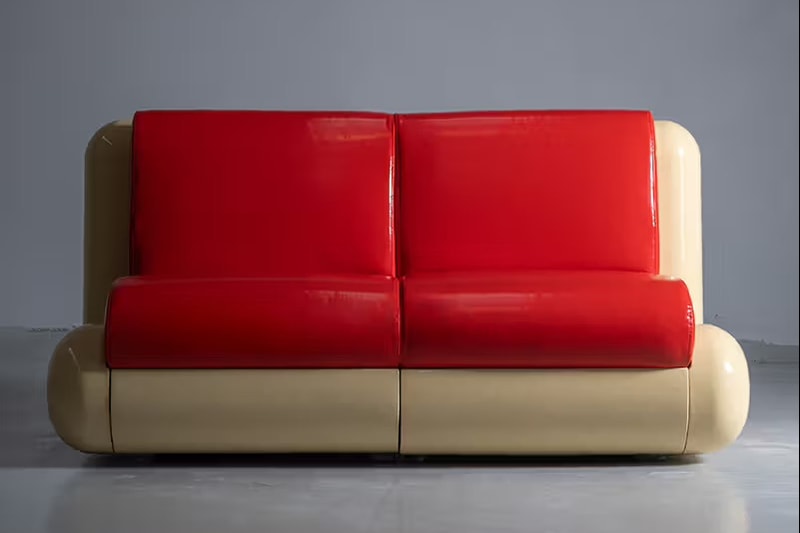 Holloway Li x Uma 推出全新 T4 Sofa，亮红 PVC 材质迎接户内外使用