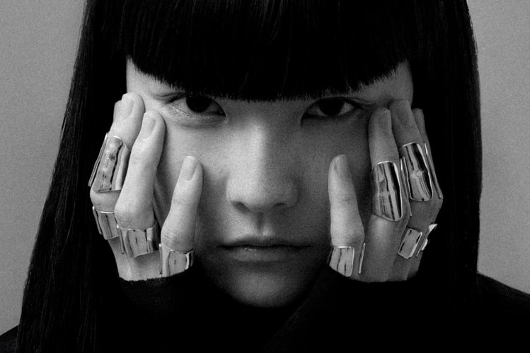 秋元梢的「手指盔甲」:Tom Wood 全新戒指系列