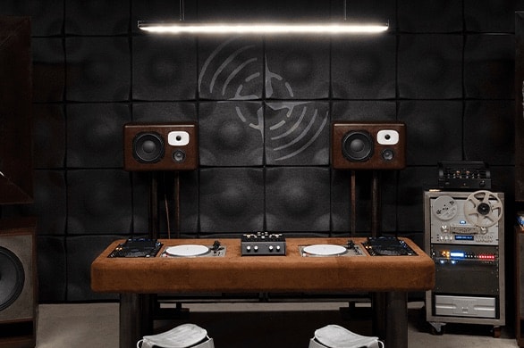 Stone Island 全新互动展览「Friendly Pressure: Studio One」登陆米兰设计周