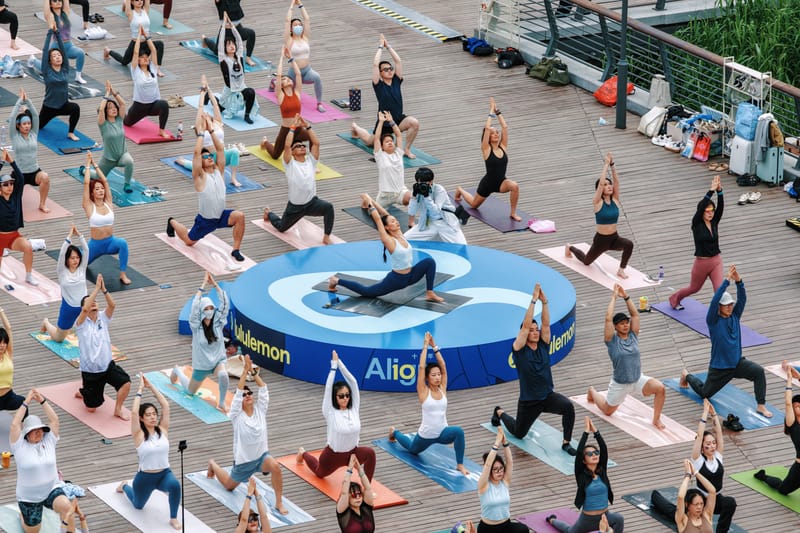 lululemon 于上海西岸举办千人瑜伽活动，庆祝 Align™ 十周年
