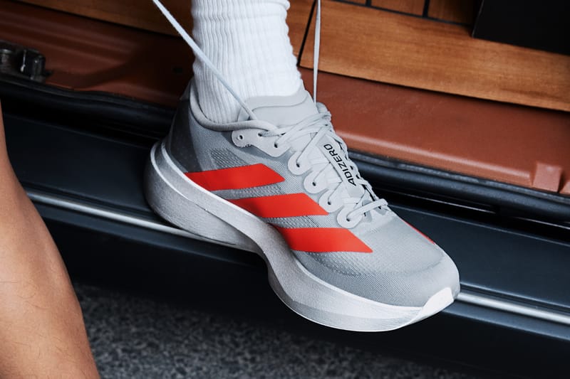 adidas ADIZERO EVO SL 获评《跑者世界》「2025 年度最佳竞训跑鞋」称号