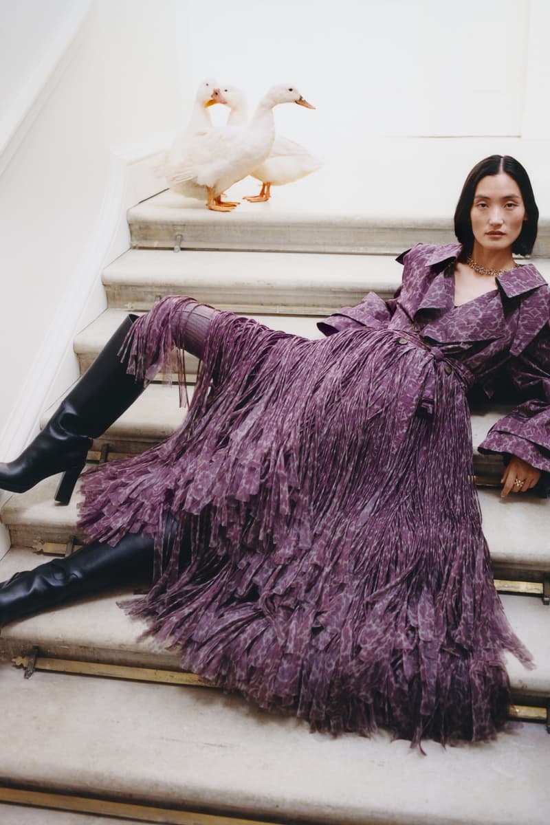 Burberry 隆重呈献 2025 冬季宣传大片《庄园漫游》