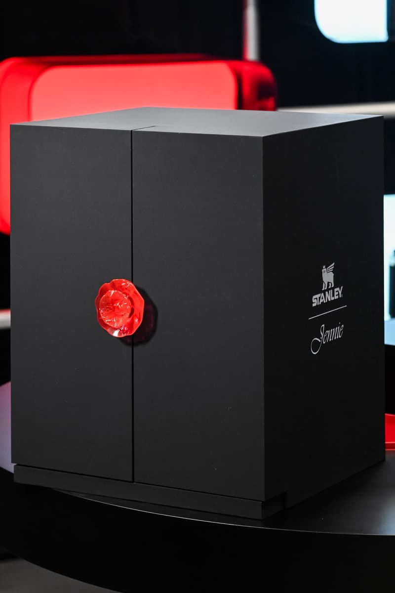 Stanley 1913 携手 JENNIE 推出联名水杯系列