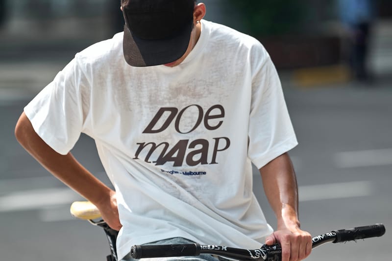 DOE 与澳大利亚骑行品牌 MAAP 推出联名 T 恤系列