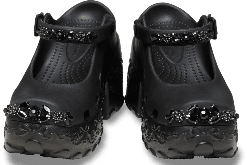 Crocs 卡骆驰再度联手 Simone Rocha 揭幕全新联名系列