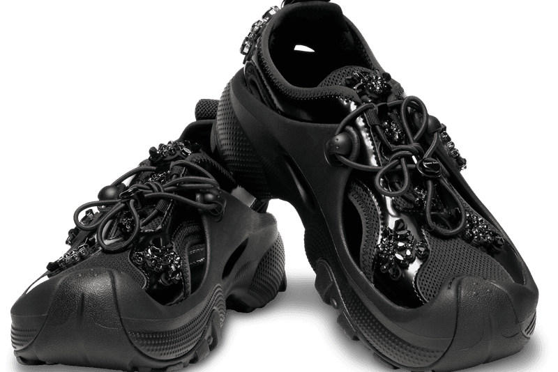 Crocs 卡骆驰再度联手 Simone Rocha 揭幕全新联名系列