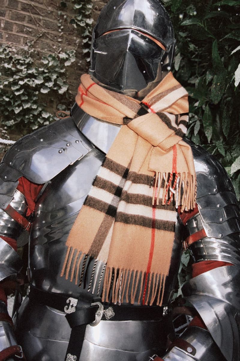 Burberry 呈献 2025 全新大片《佳节「骑」遇》